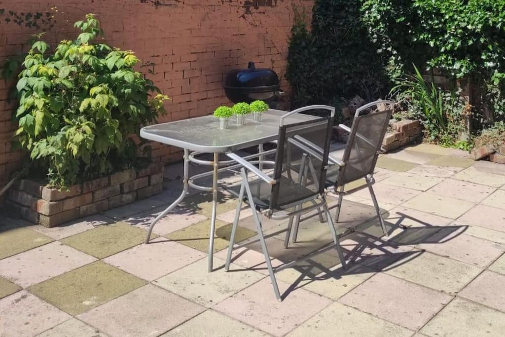 Appartement Location! 2 Bed Centre With Free Parking