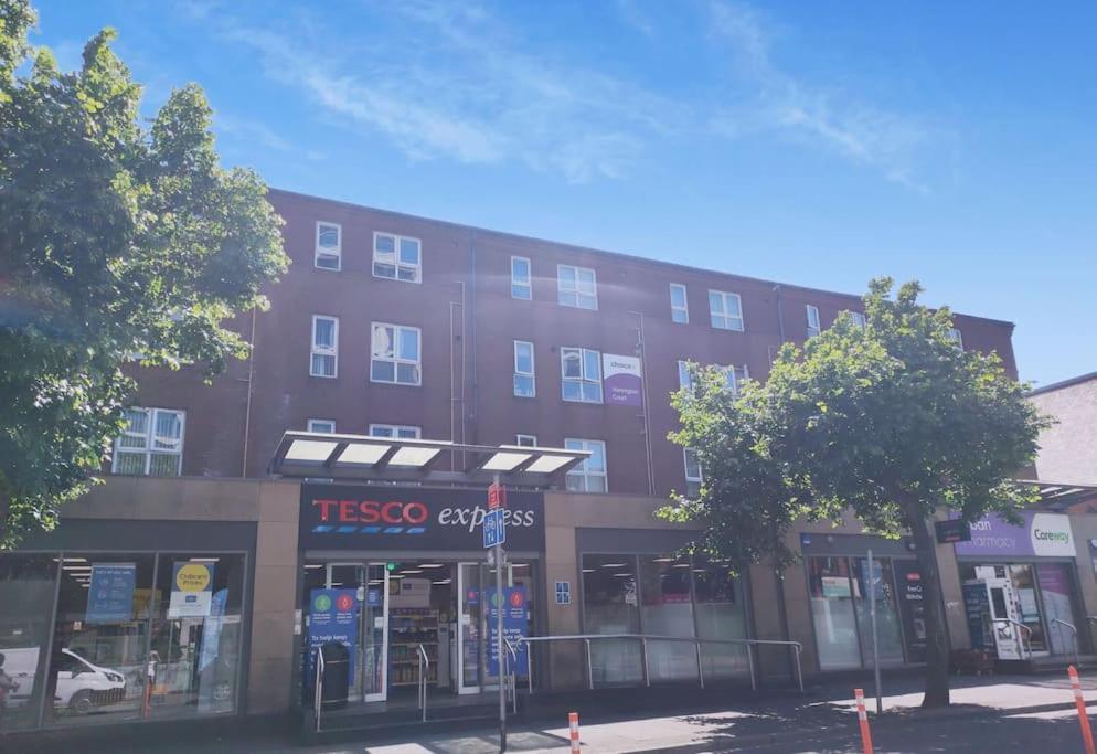 Location! 2 Bed Centre With Free Parking Appartement